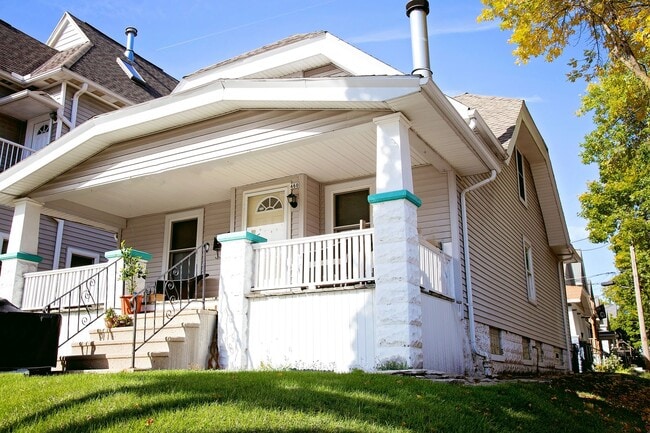 Building Photo - 460 E Lincoln Ave