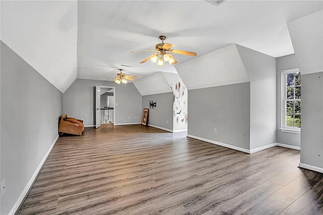 Building Photo - 4 Bedroom 2.5 Bathroom