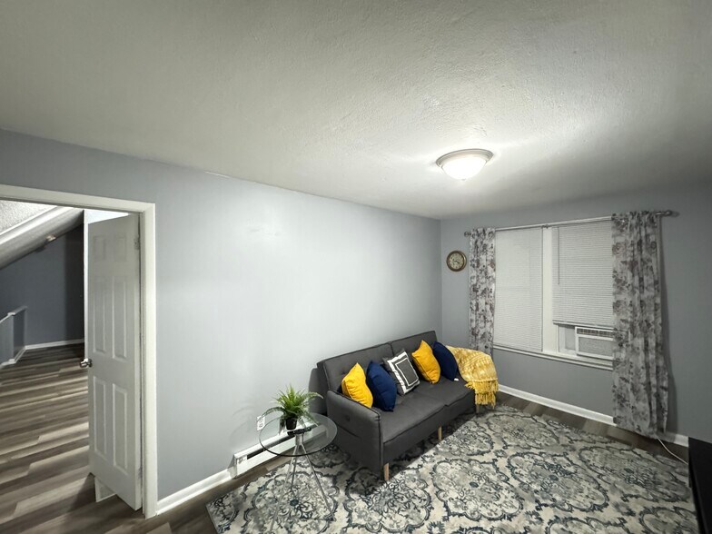 Building Photo - 23 Pond Lily Ave