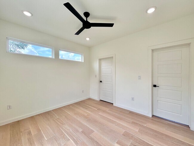 Building Photo - 1403 Cometa St