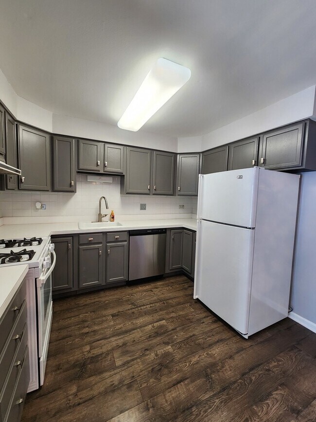 Building Photo - 123 Brewster Ct