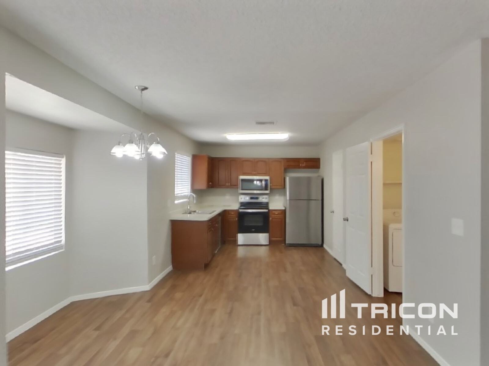 Building Photo - 8931 W Cinnabar Ave