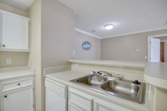Building Photo - Beautiful Top Floor Villa in the Charming ...