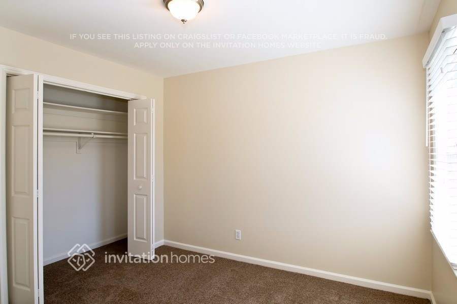 Building Photo - 1811 Southridge Dr