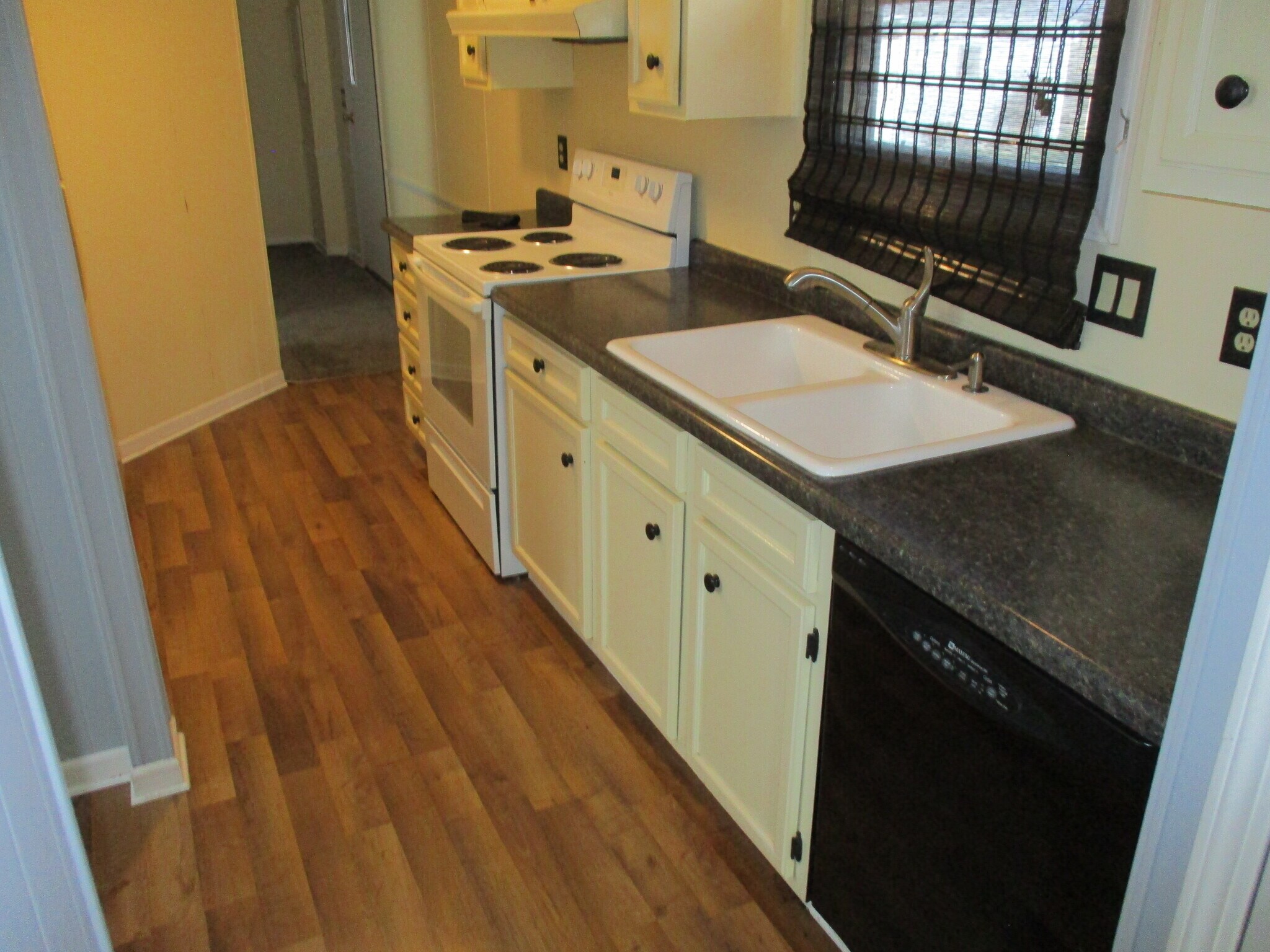 Building Photo - 38 Poplar Dr