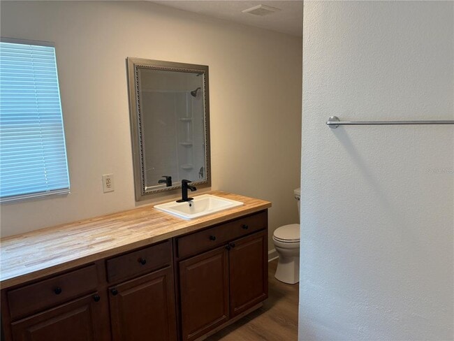 Building Photo - 1100 Jamela Dr