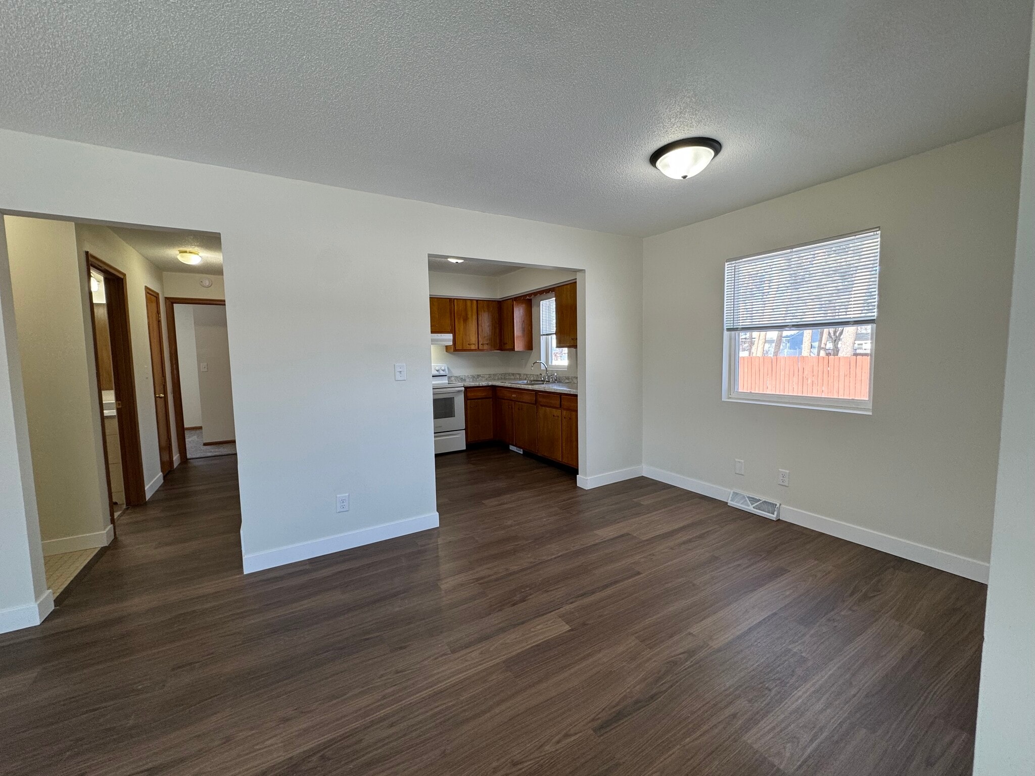 Building Photo - 712 10th St W