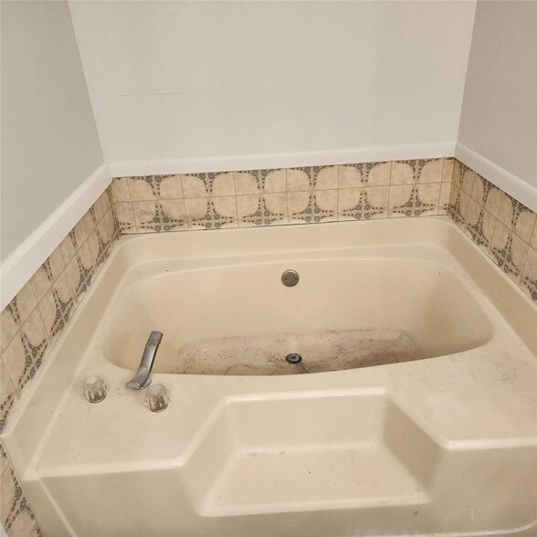 Building Photo - 305 NW 11th Ave