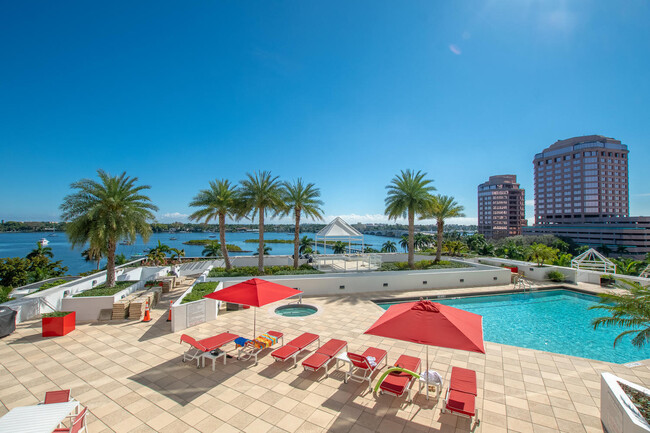 Building Photo - 525 S Flagler Dr