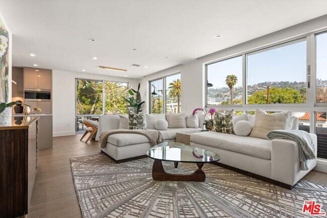 Primary Photo - 728 N Sweetzer Ave