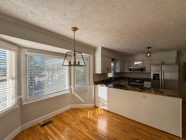 Building Photo - Charming 4 Bed, 2.5 Bath Home in King's Grant