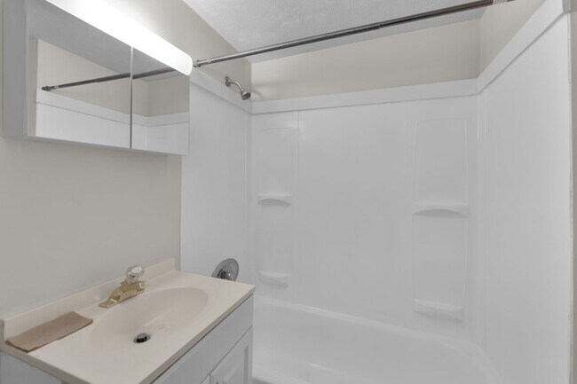 Building Photo - 439 Walnut St