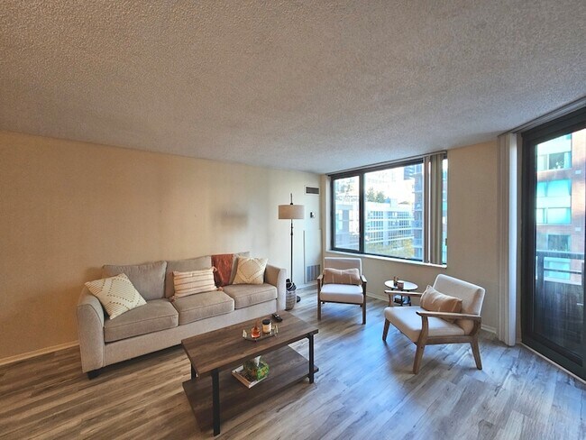 Building Photo - 440 N McClurg Ct