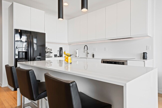 Building Photo - 350 N Main St