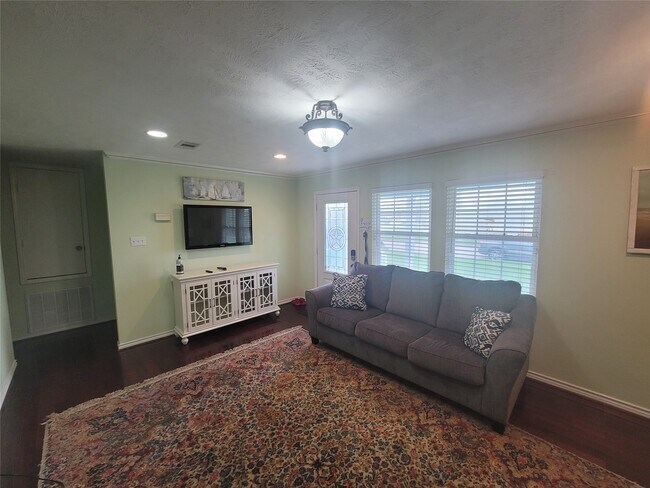Building Photo - 5712 Borden Ave