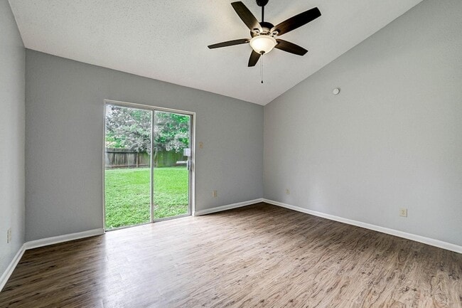 Building Photo - 2615 Lively Ln