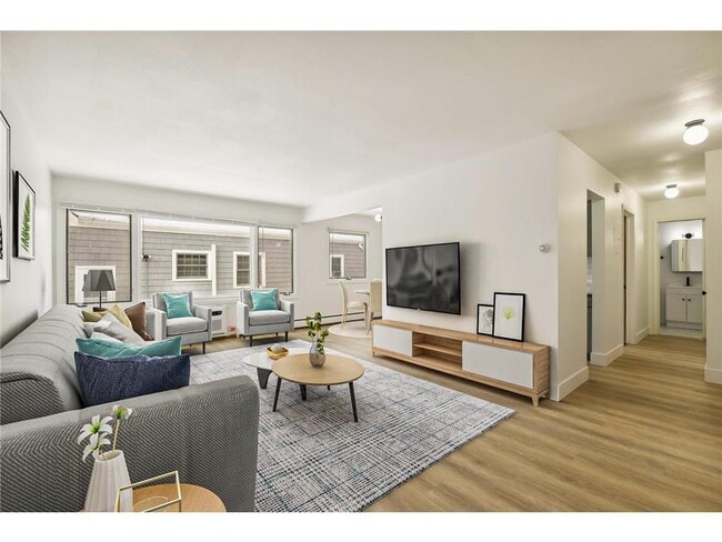 Building Photo - 99 E 54th St