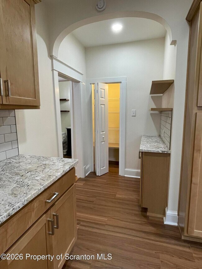 Building Photo - 1064 Lincoln St