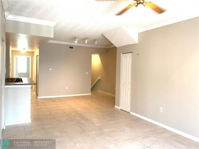 Building Photo - 5820 W Sample Rd