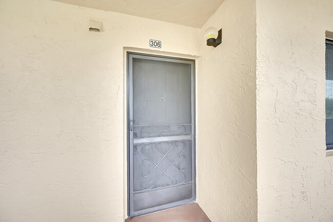 Building Photo - 3154 Via Poinciana