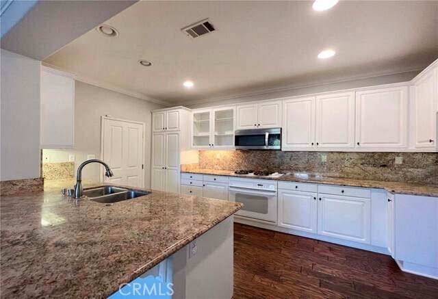 Building Photo - 50 Rosenblum