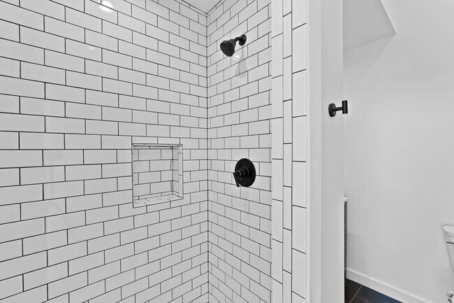 Building Photo - The 912 Building C