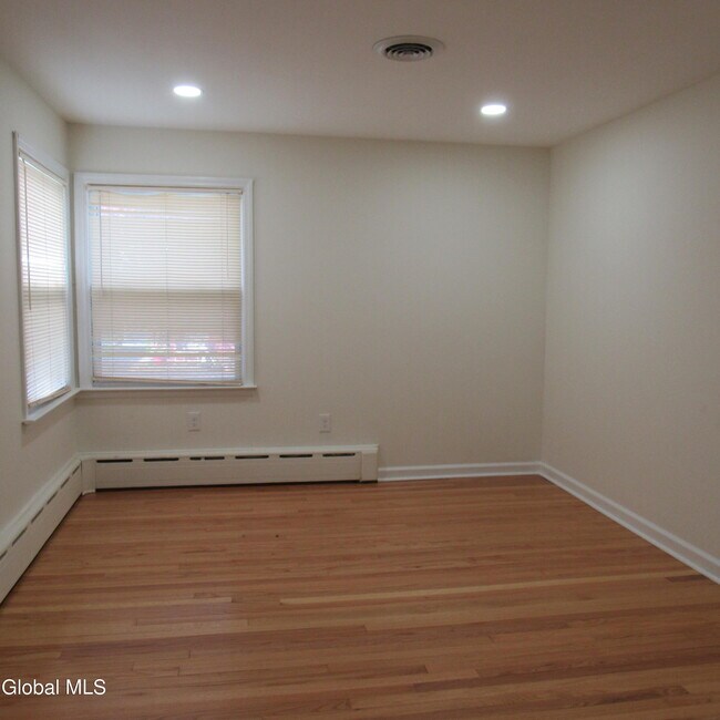 Building Photo - 5 Sunset Dr