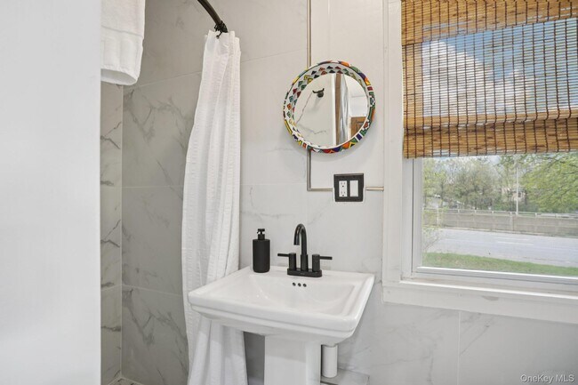 Building Photo - 375 Hawthorne Terrace