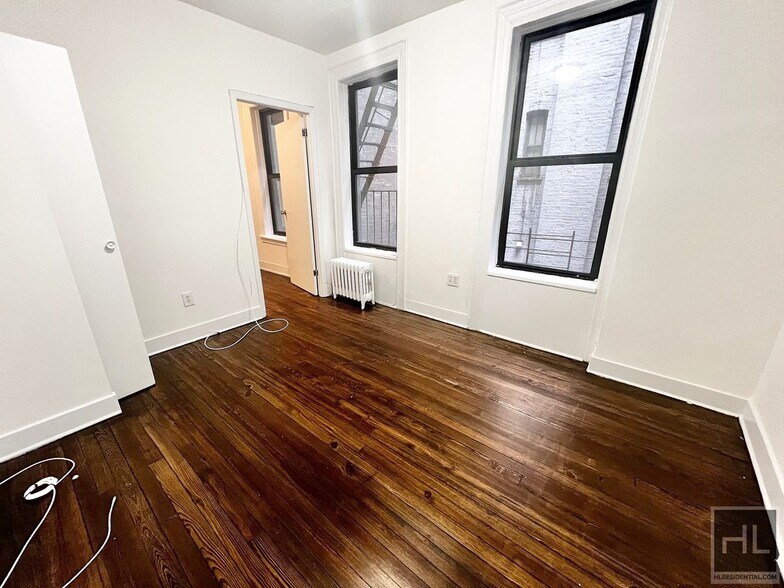 Primary Photo - YORK AVENUE