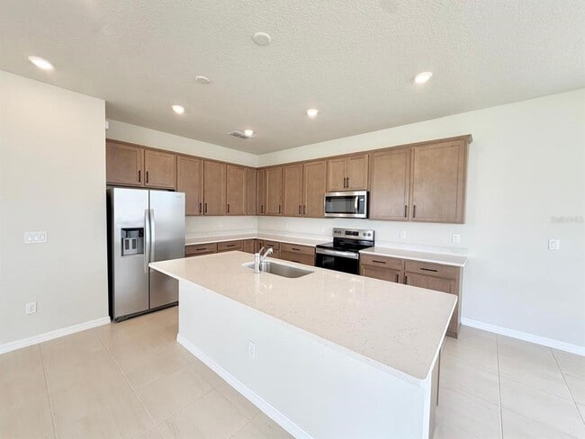 Building Photo - 6985 Oak Commons Way