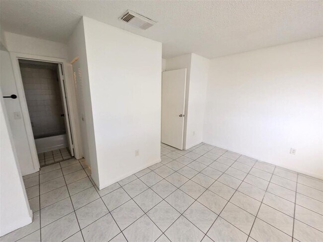 Building Photo - 9705 SW 138th Ave