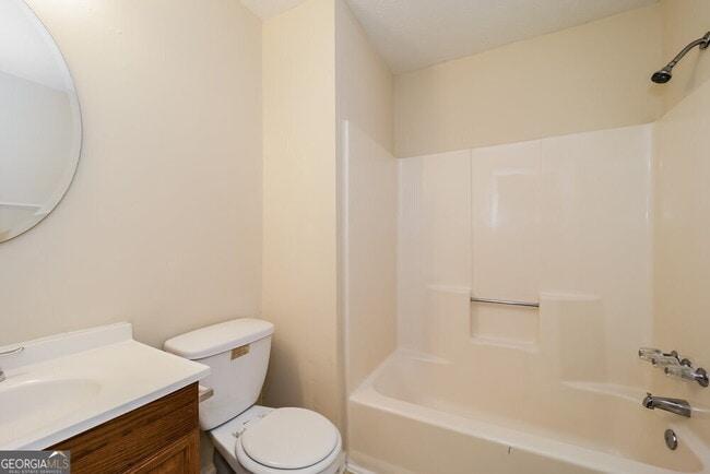 Building Photo - 2350 Bankstone Dr SW