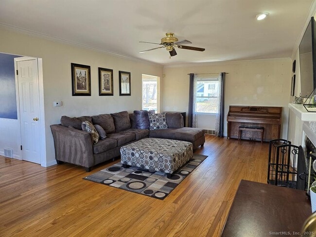 Building Photo - 856 Shagbark Dr