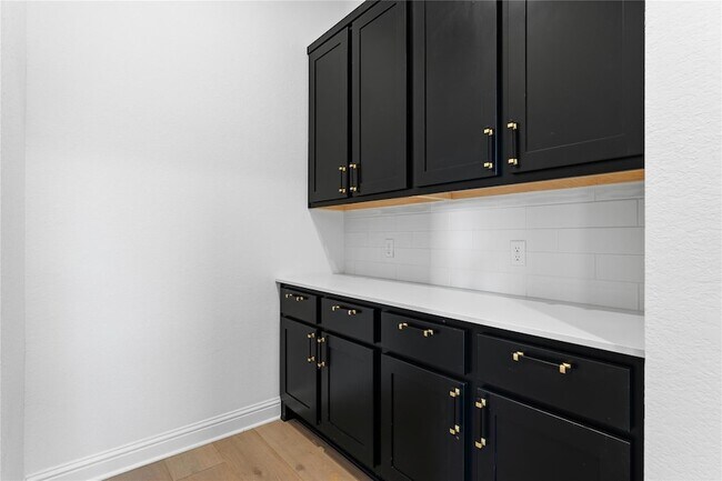 Building Photo - 704 Prairie Clover Dr