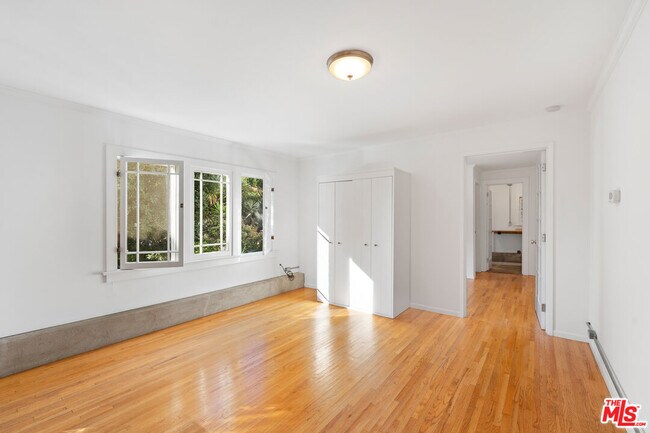 Building Photo - 1843 Lucile Ave