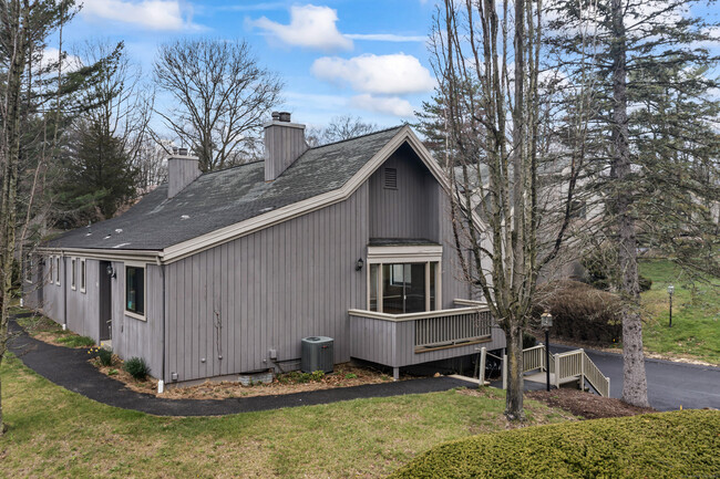 Building Photo - 36 Algonquin Ln