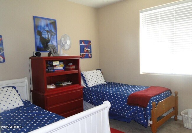 Building Photo - 2520 S Dragoon Dr