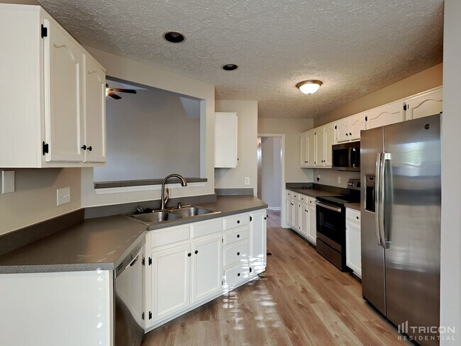 Building Photo - 753 Jaywood Dr