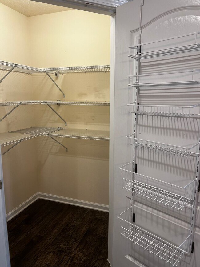 Building Photo - 4/2 centrally located!!