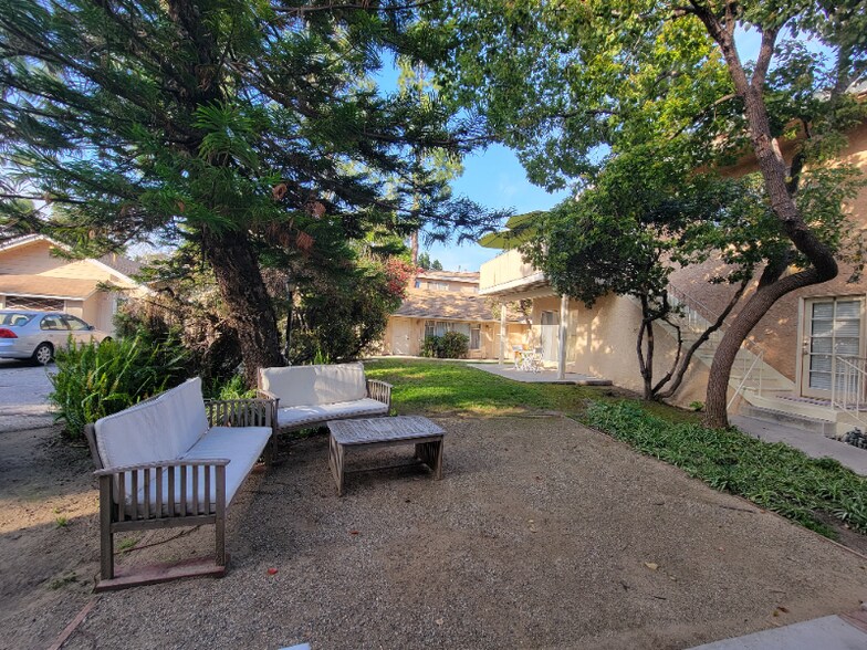 Building Photo - 13531 Wyandotte St