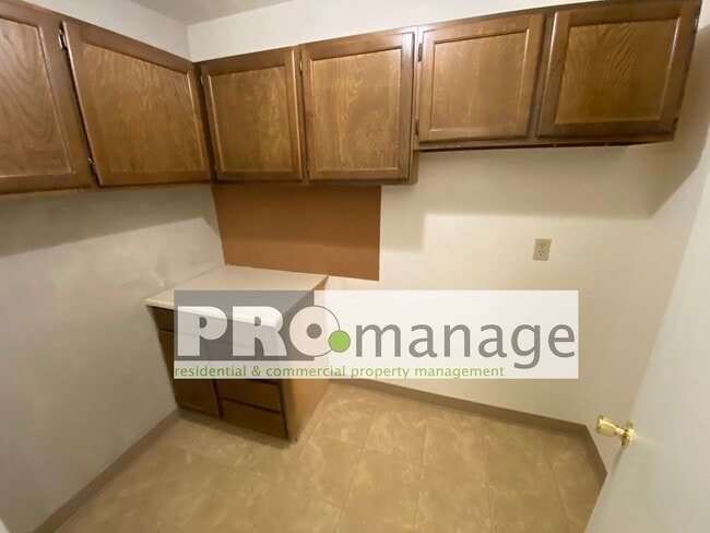 Building Photo - 3bd/2ba condo with gym and pool access