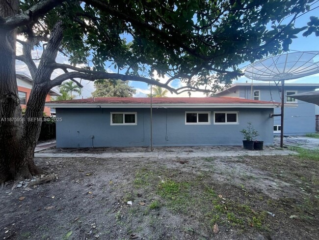 Building Photo - 1330 NE 203rd St