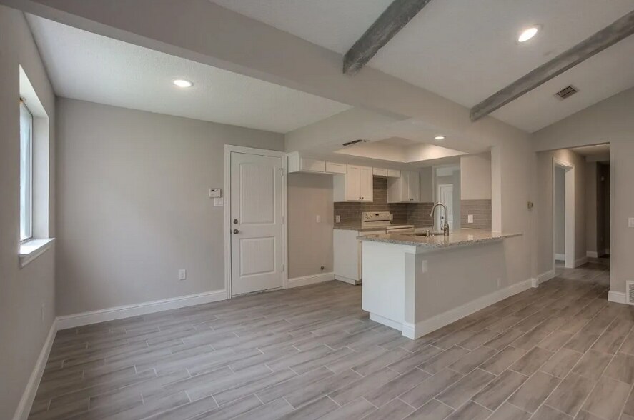 Kitchen - 2311 Blackhaw Ct