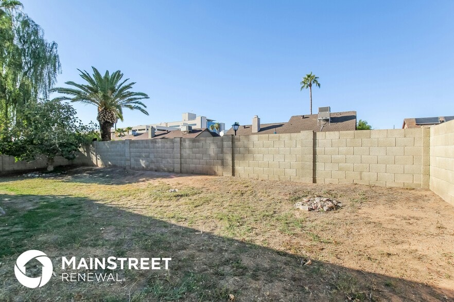 Building Photo - 5514 W Joan De Arc Ave