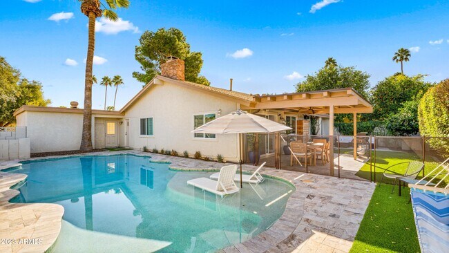 Building Photo - 7526 Via De Ln