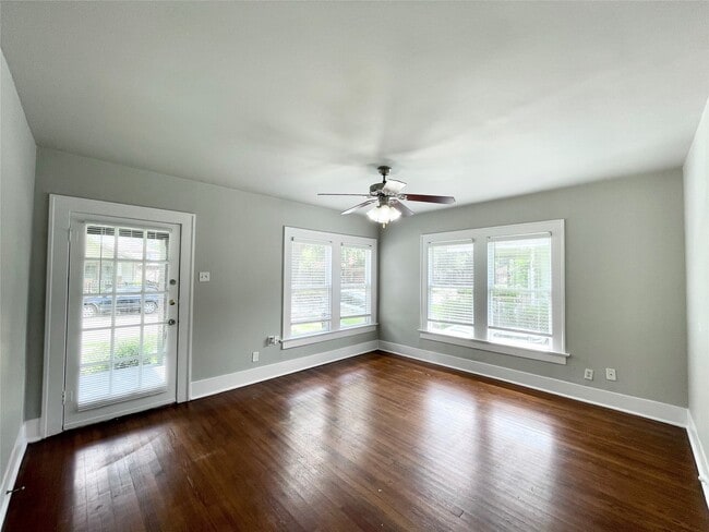 Building Photo - 4009 Oakridge St