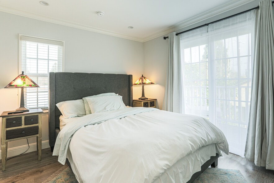 Guest Bedroom #3 (Primary Bedroom) w En Suite Bathroom & Walk Out Balcony - 4155 Edenhurst Ave