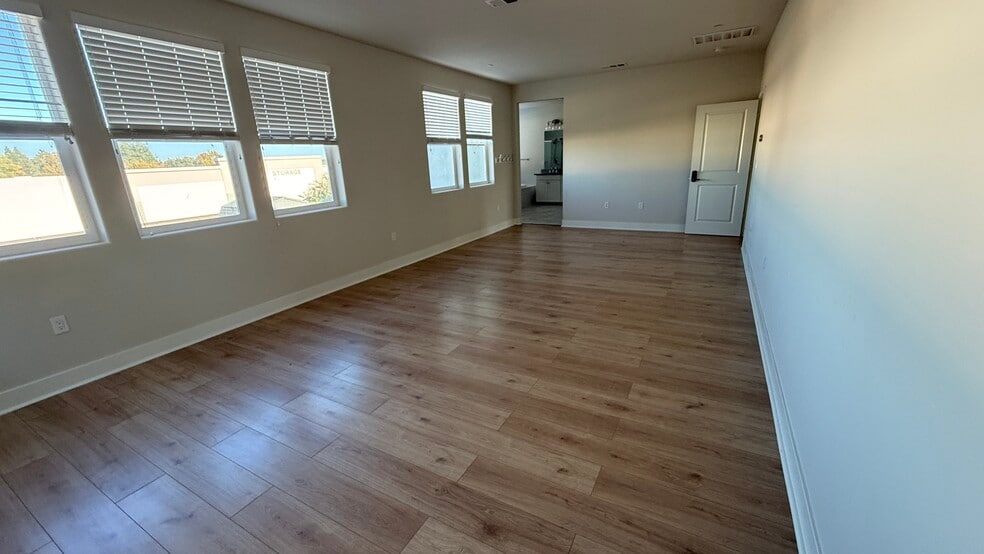 master suite - 829 Bamboo Dr