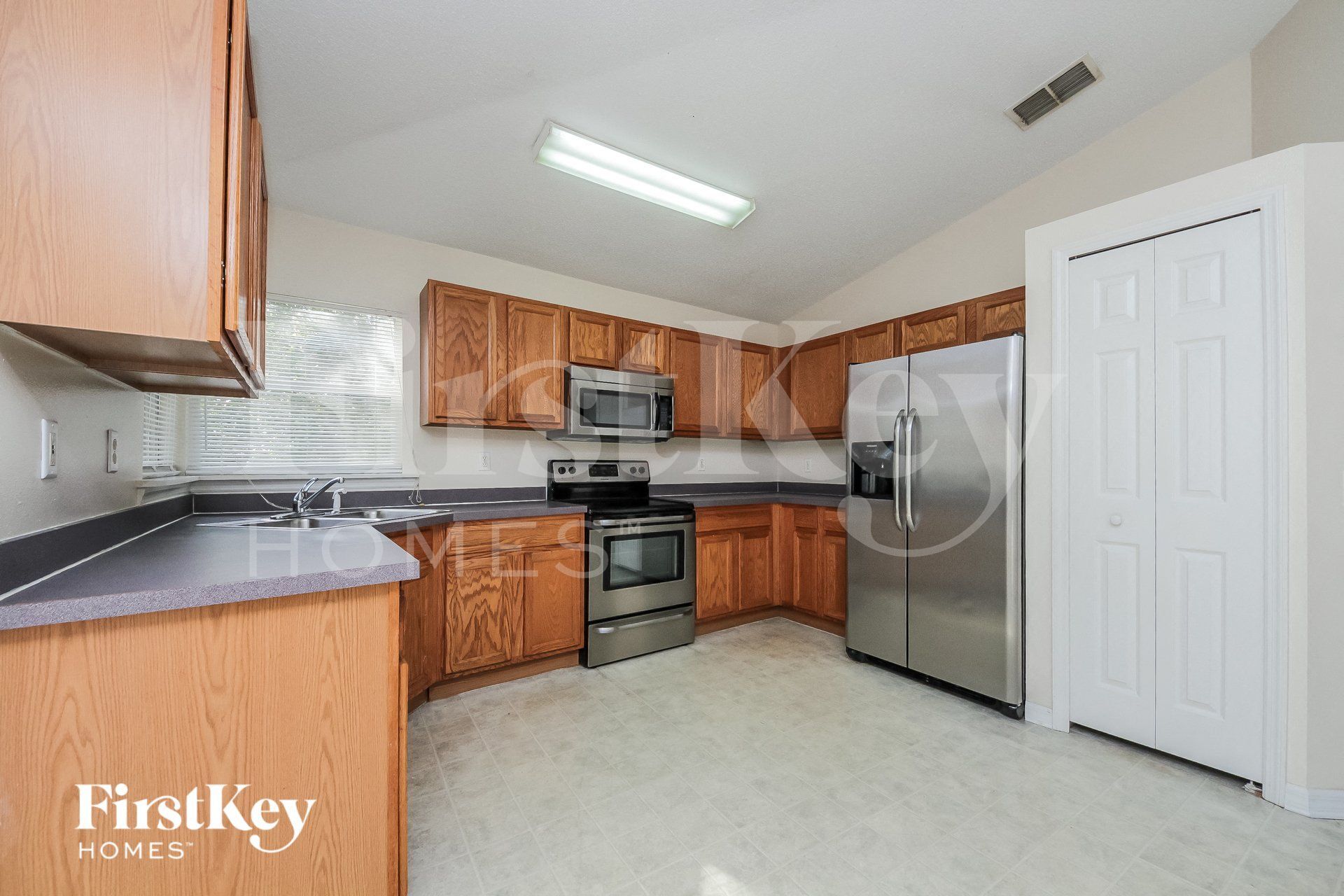 Building Photo - 424 Dove Dr