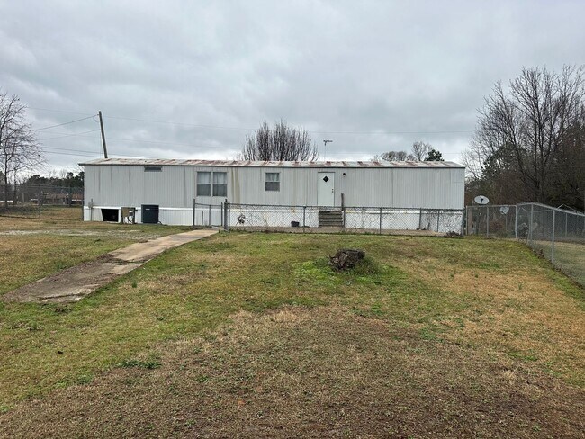 Building Photo - 108 Pine Ridge Dr
